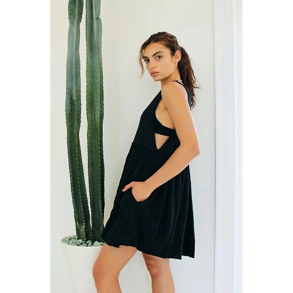 FREE PEOPLE Beach‎ I'm Still Obsessed Flouncy Black Mini Dress Large L Pockets - Picture 1 of 5